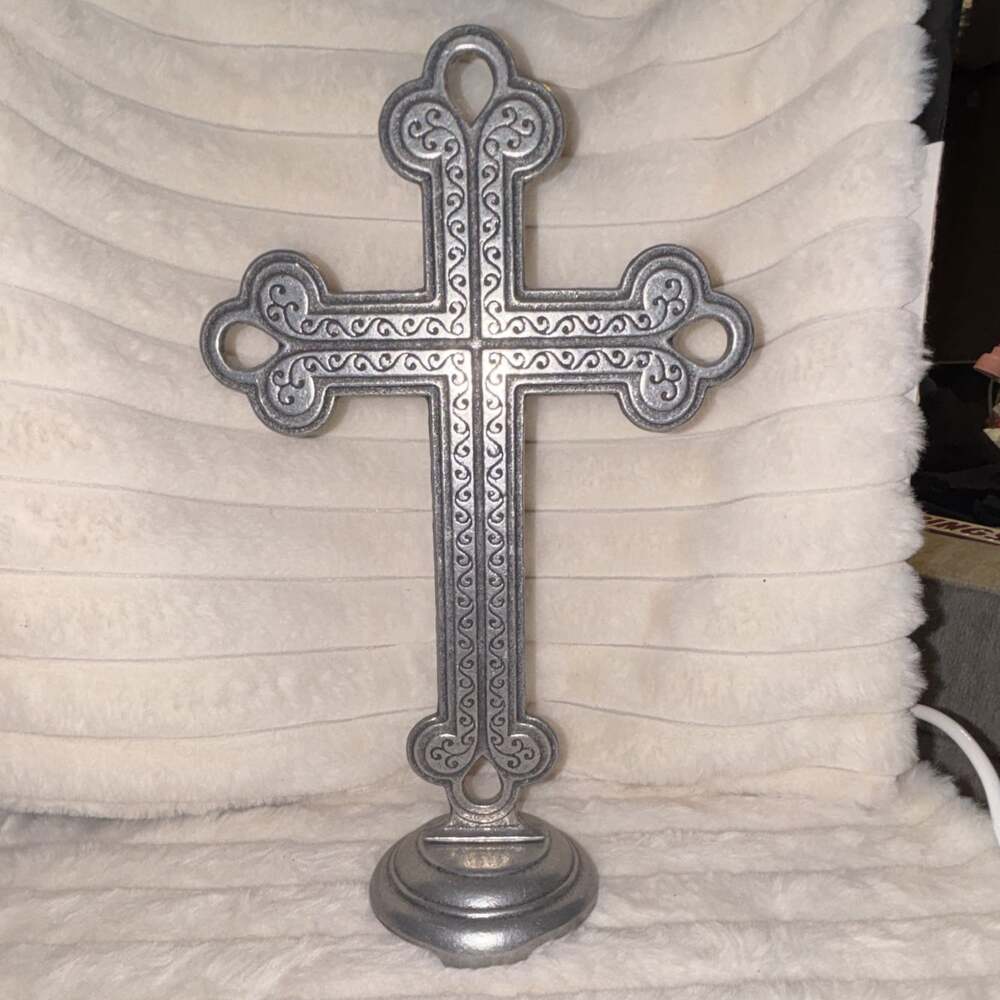 Vintage 80s Ornate Silver Tabletop Cross – NWT Judy's Boutique Tag $23.99